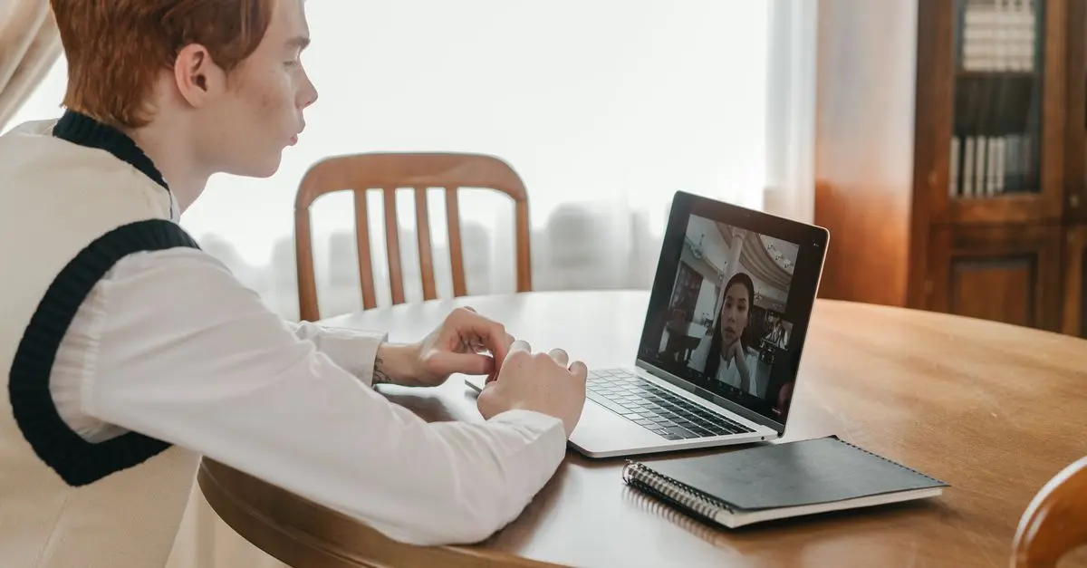 Guía práctica para seleccionar la plataforma de e-learning adecuada