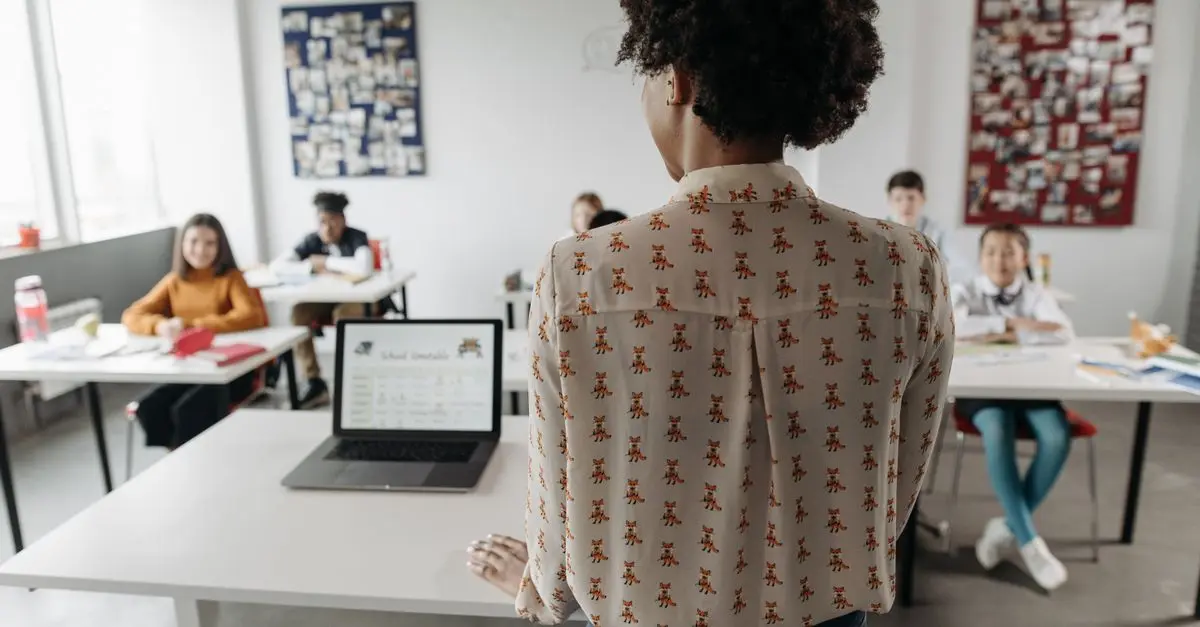 Cómo la inteligencia artificial transforma la educación virtual