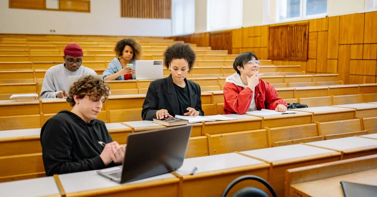 Cómo seleccionar la plataforma de e-learning ideal para tus necesidades