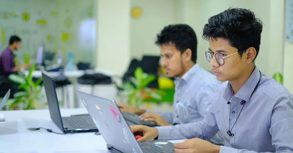 Cómo seleccionar la plataforma de e-learning ideal para tu negocio