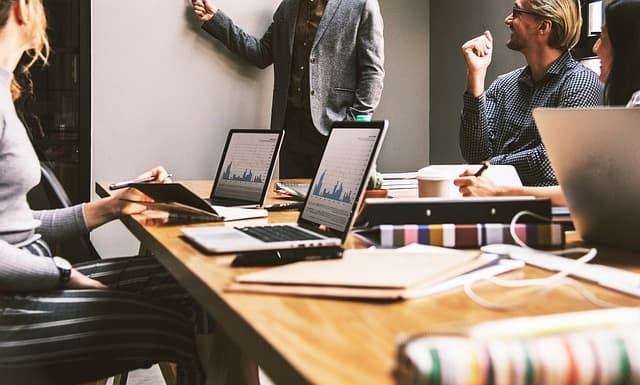 Cómo seleccionar la plataforma de e-learning más adecuada para tu negocio